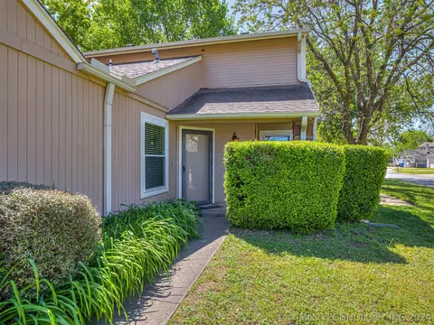 Exterior - 1528 E 67th Pl, Tulsa, OK 74136 photo 3 of 10