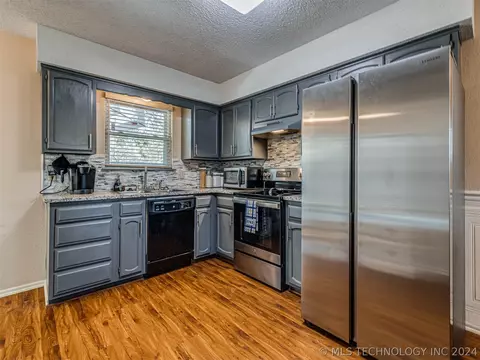 Kitchen - 1528 E 67th Pl, Tulsa, OK 74136 photo 3 of 6