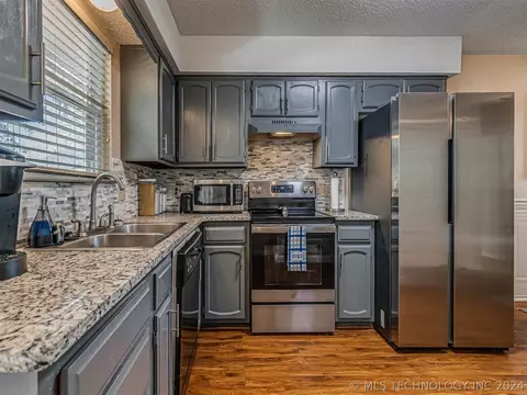 Kitchen - 1528 E 67th Pl, Tulsa, OK 74136 photo 5 of 6