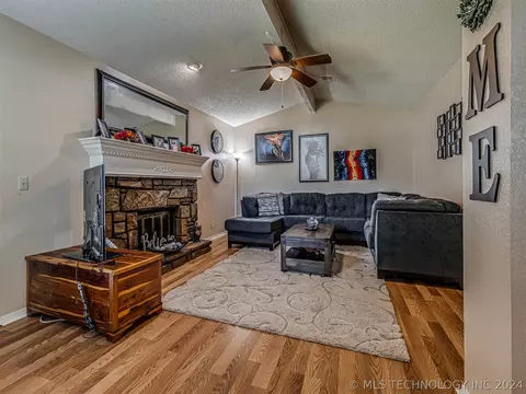 Living - 1528 E 67th Pl, Tulsa, OK 74136 photo 2 of 5