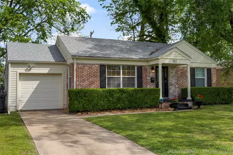 Exterior - 211 E 35th St, Tulsa, OK 74105 photo 5 of 12