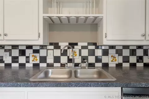Kitchen - 211 E 35th St, Tulsa, OK 74105 photo 6 of 6