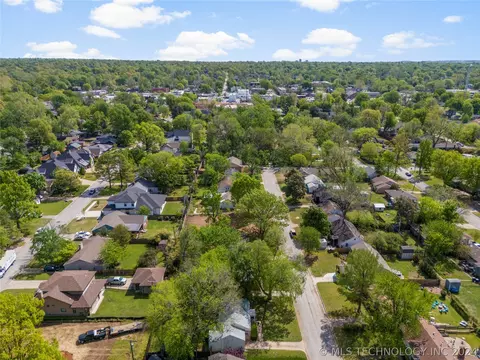 View/Area - 211 E 35th St, Tulsa, OK 74105 photo 4 of 8