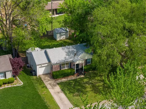 Exterior - 211 E 35th St, Tulsa, OK 74105 photo 4 of 12