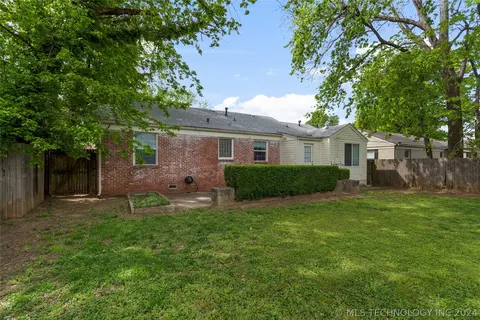 Exterior - 211 E 35th St, Tulsa, OK 74105 photo 9 of 12