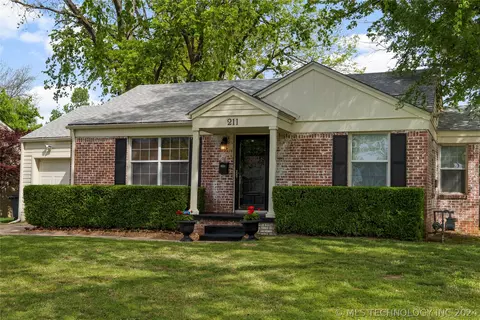 Exterior - 211 E 35th St, Tulsa, OK 74105 photo 7 of 12