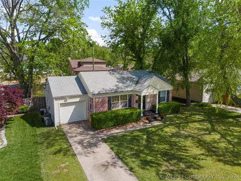 Exterior - 211 E 35th St, Tulsa, OK 74105 photo 2 of 12