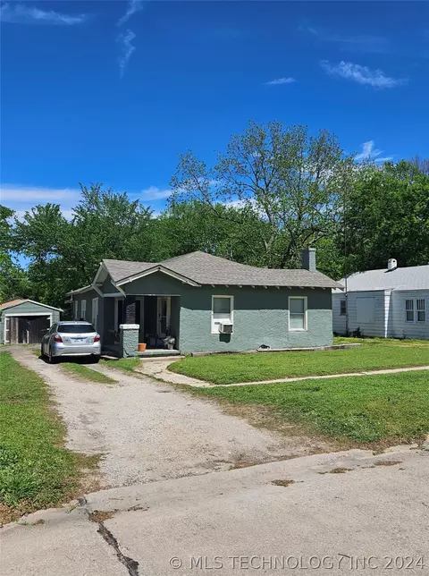 820 E 8th St, Ada, OK 74820 photo 1