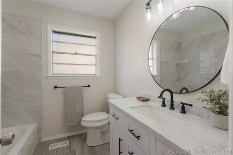 Bath - 9031 E 40th St, Tulsa, OK 74145 photo 4 of 7