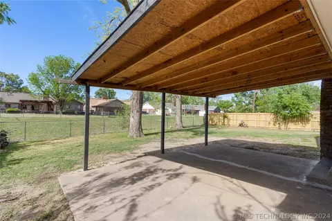 Exterior - 9031 E 40th St, Tulsa, OK 74145 photo 6 of 12
