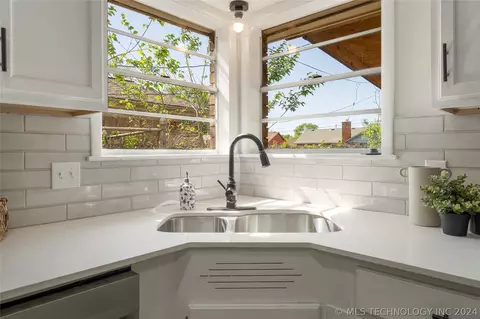 Kitchen - 9031 E 40th St, Tulsa, OK 74145 photo 4 of 5