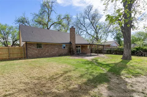 Exterior - 9031 E 40th St, Tulsa, OK 74145 photo 11 of 12