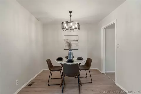 Dining - 9031 E 40th St, Tulsa, OK 74145 photo 1 of 1