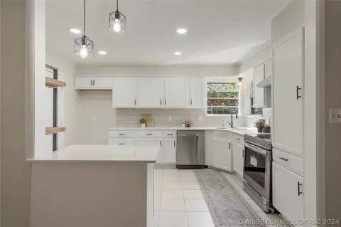 Kitchen - 9031 E 40th St, Tulsa, OK 74145 photo 5 of 5