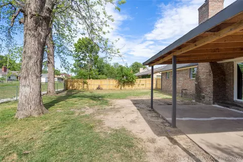 Exterior - 9031 E 40th St, Tulsa, OK 74145 photo 9 of 12
