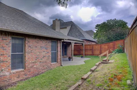 Exterior - 4402 E 93rd Pl, Tulsa, OK 74137 photo 7 of 10
