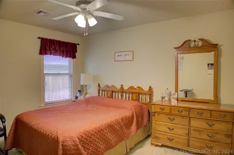 Bedroom - 4402 E 93rd Pl, Tulsa, OK 74137 photo 3 of 3