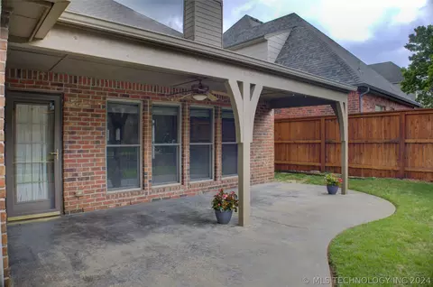 Exterior - 4402 E 93rd Pl, Tulsa, OK 74137 photo 3 of 10