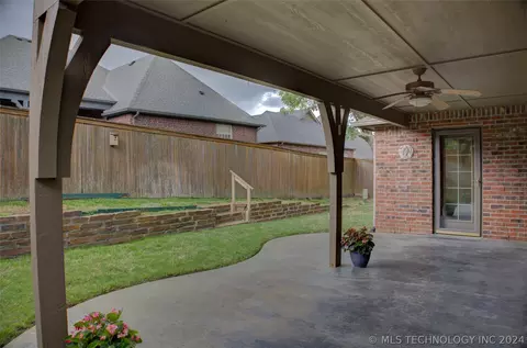 Exterior - 4402 E 93rd Pl, Tulsa, OK 74137 photo 4 of 10