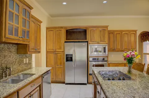 Kitchen - 4402 E 93rd Pl, Tulsa, OK 74137 photo 3 of 3