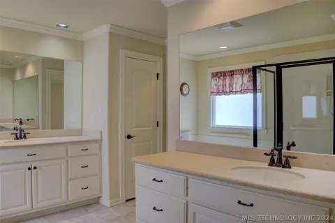 Bath - 4402 E 93rd Pl, Tulsa, OK 74137 photo 3 of 5