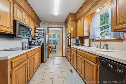 9655 E 27th St, Tulsa, OK 74129 photo 11