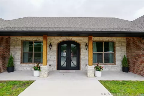 626 Sunset Rd, Ada, OK 74820 photo 1