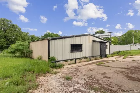 Exterior - 1985 Willafa Woods Rd, Cartwright, OK 74731 photo 2 of 13