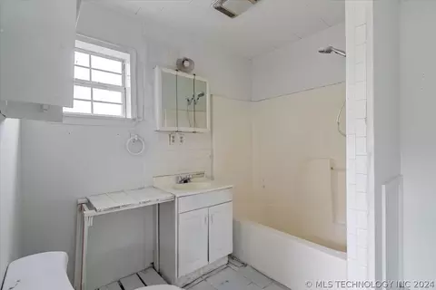 Bath - 1985 Willafa Woods Rd, Cartwright, OK 74731 photo 1 of 1