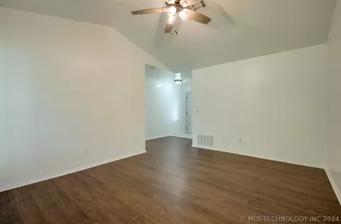 12421 E 35th St S, Tulsa, OK 74146 photo 8