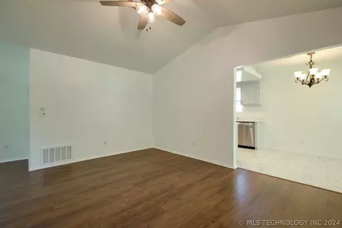 12421 E 35th St S, Tulsa, OK 74146 photo 9