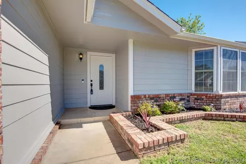 12421 E 35th St S, Tulsa, OK 74146 photo 3