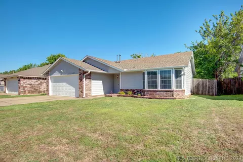 12421 E 35th St S, Tulsa, OK 74146 photo 2