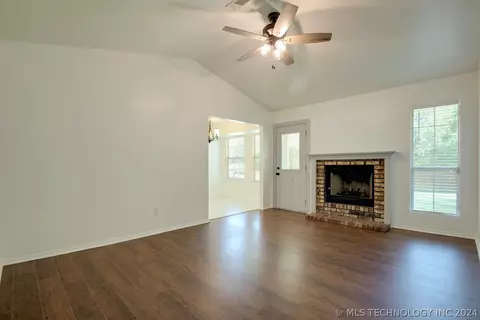 12421 E 35th St S, Tulsa, OK 74146 photo 5