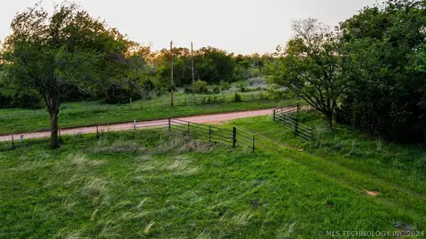 8 Westminster, Guthrie, OK 73044 photo 2