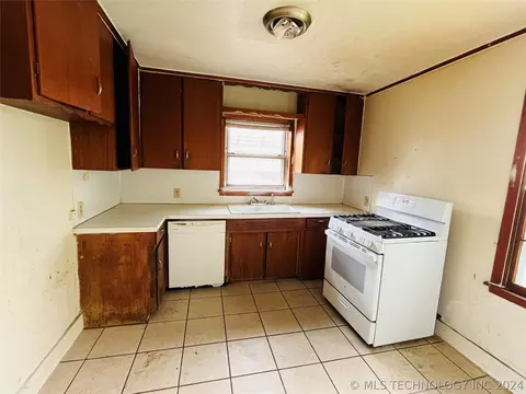 7479 E 1st St, Tulsa, OK 74112 photo 5