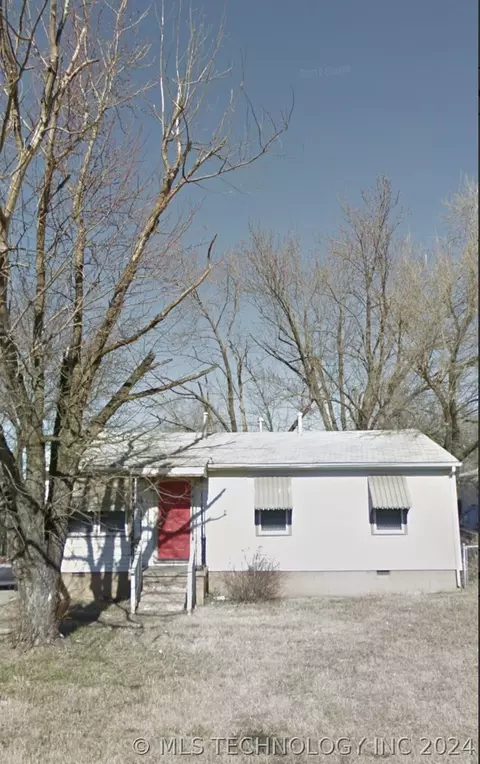 2041 E Young Pl, Tulsa, OK 74110 photo 1