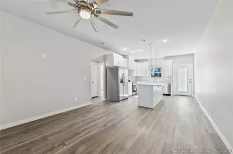 1916 E 26th Pl N, Tulsa, OK 74110 photo 4