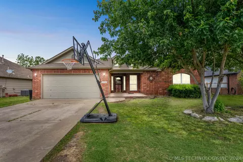 11269 S 280th Ave E, Coweta, OK 74429