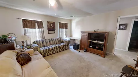 1369 E 67th St, Tulsa, OK 74136 photo 3