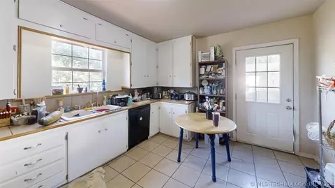 1369 E 67th St, Tulsa, OK 74136 photo 7
