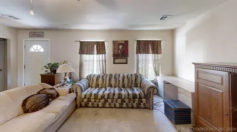 1369 E 67th St, Tulsa, OK 74136 photo 5