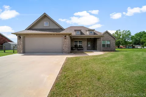 1200 SE 14th St, Pryor, OK 74361