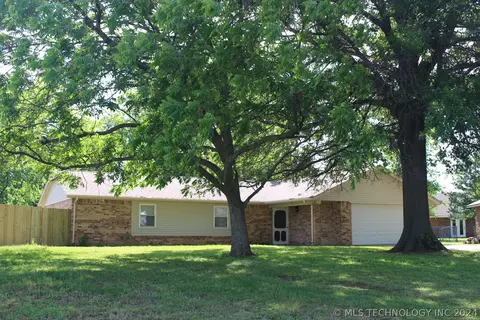 1600 Hawthorne Ct, Pryor, OK 74361
