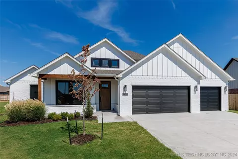 10707 S 278th East Ave, Coweta, OK 74429