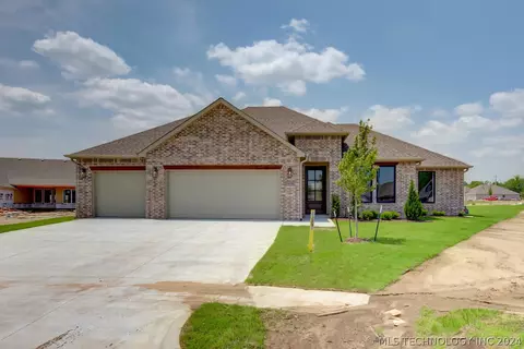 10706 S 279th East Ave, Coweta, OK 74429