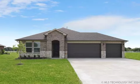 90 Stonegate Dr, Pryor, OK 74361