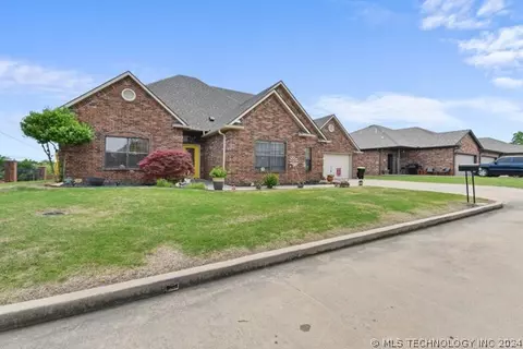 1227 Legacy Dr, Ada, OK 74820 photo 2