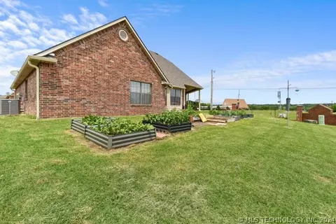 1227 Legacy Dr, Ada, OK 74820 photo 9