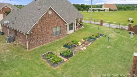 1227 Legacy Dr, Ada, OK 74820 photo 8